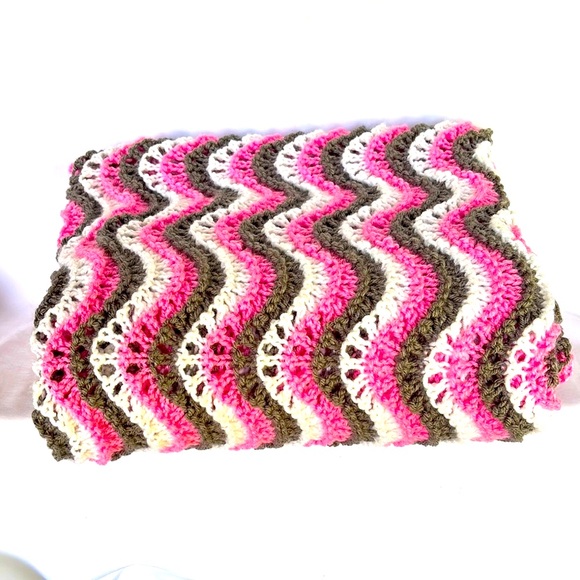 Brand New ! Beautiful Very Soft Pink and Gray Handmade Knitted Blanket/Throw